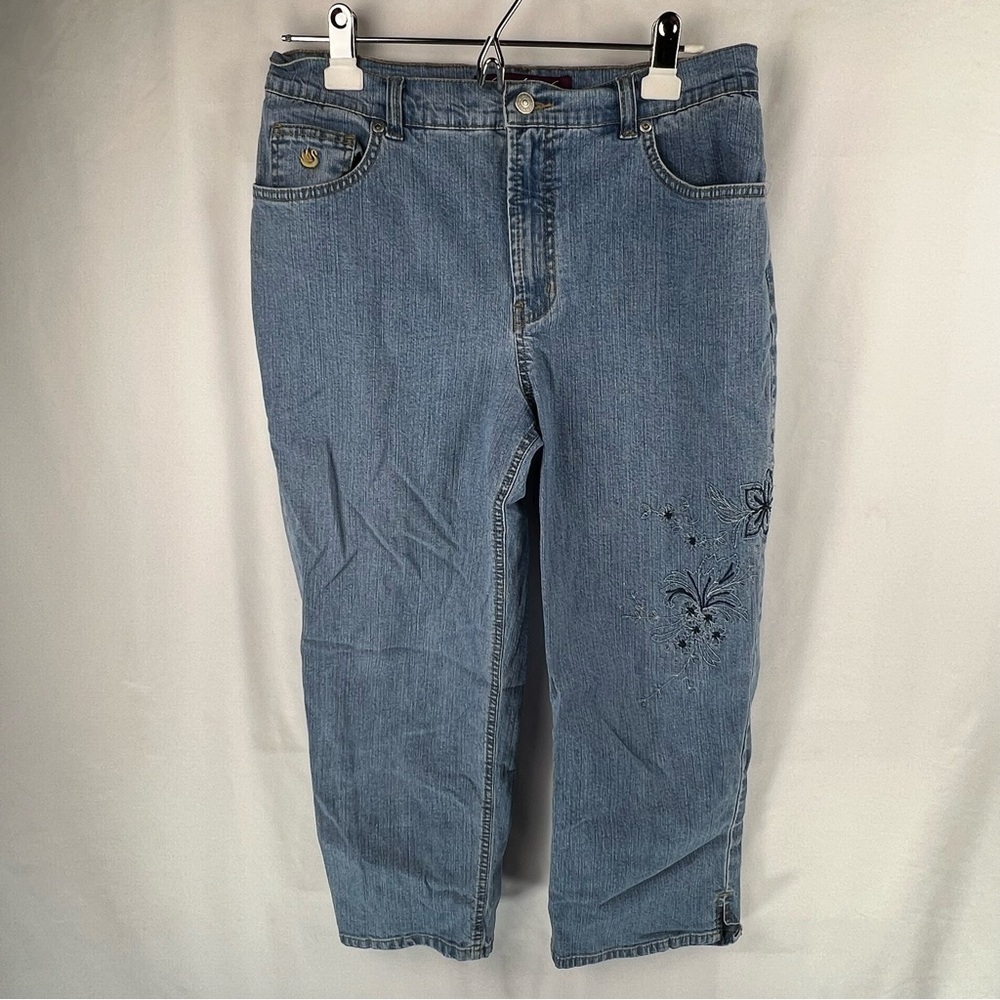 Gloria Vanderbilt - Women's Jean Capri - Size 10 - Embroidered - Med/Lt Blue